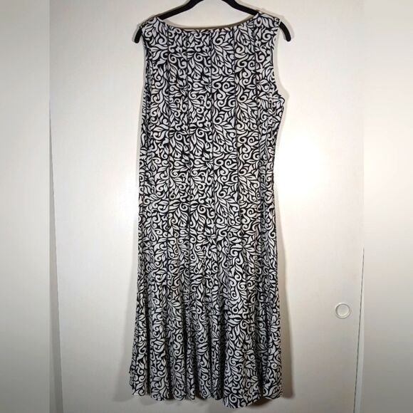 Haani Black and White Print Stretch Raised Outside Seams, Midi Dress Size XL - Picture 2 of 9